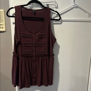 EUC Torrid Burgundy Ruched Buttoned Tank Top
